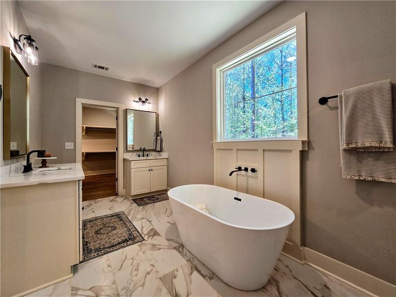 Furnished interior view inside a new home in , Temple (Image 11).