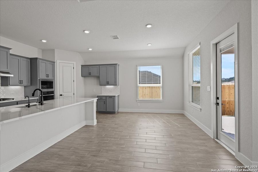 Spacious, unfurnished interior of a new home in Meyer Ranch, New Braunfels (Image 12). Spacious, unfurnished interior of a new home in Meyer Ranch, New Braunfels (Image 12).