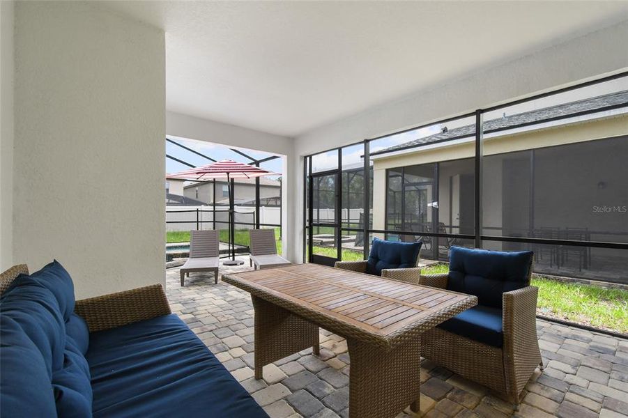 Exterior details and patio area of a home in , Kissimmee (Image 2).