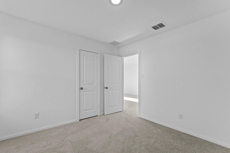 Spacious, unfurnished interior of a new home in Friendship Oaks, Fredericksburg (Image 25).