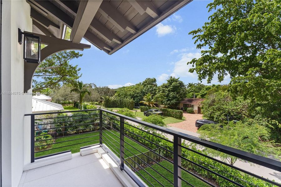 Exterior details and patio area of a home in , Miami (Image 26).