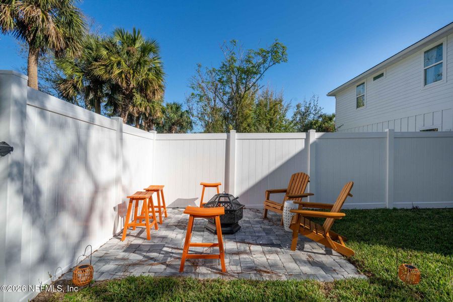 Exterior details and patio area of a home in , Jacksonville Beach (Image 32).