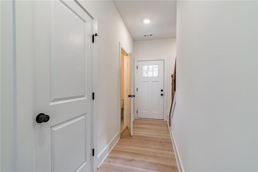 Spacious, unfurnished interior of a new home in , Gainesville (Image 12).