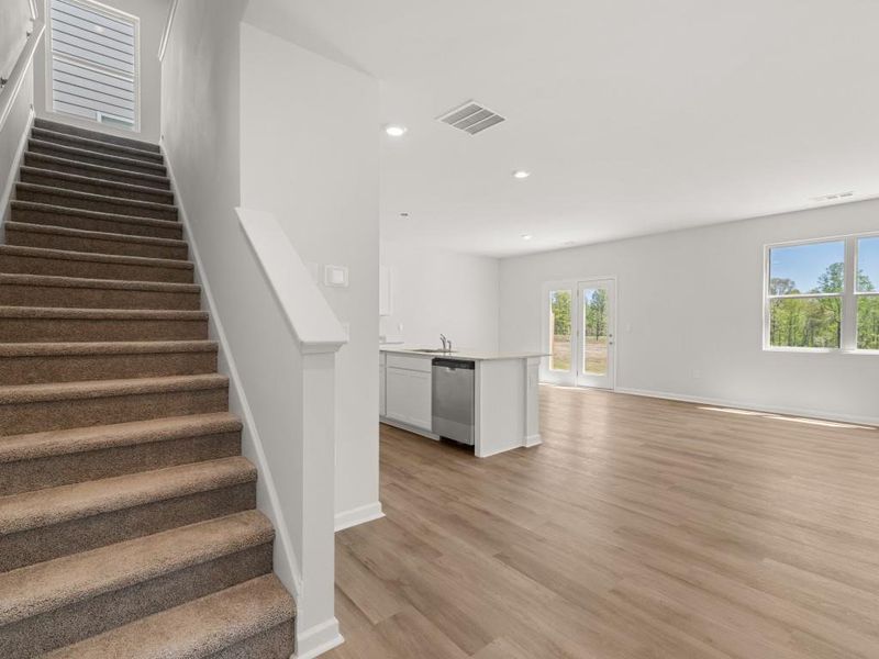 Spacious, unfurnished interior of a new home in Rolling Meadows, Jasper (Image 44).