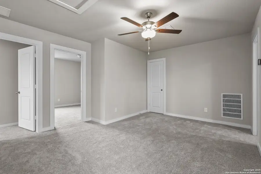 Spacious, unfurnished interior of a new home in Garden Grove, San Antonio (Image 26).