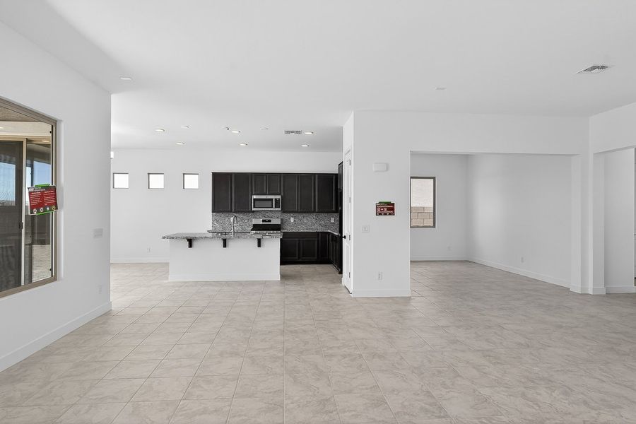 Spacious, unfurnished interior of a new home in Estrella, Goodyear (Image 13).