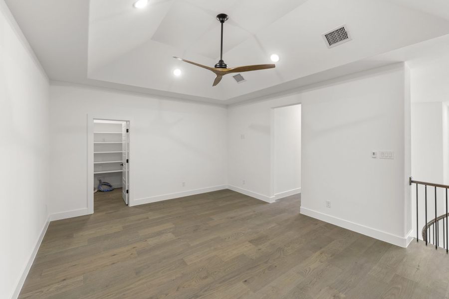 Representative unfurnished interior of a home built from the 7042 by Tradition Homes in Mustang Lakes, McKinney (Image 26).