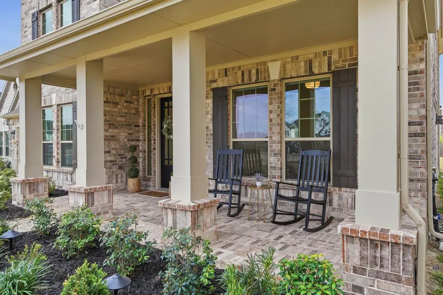 Exterior details and patio area of a home in Waterstone on Lake Conroe, Montgomery (Image 3).
