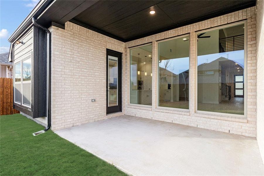 Exterior details and patio area of a home in Willow Wood, McKinney (Image 4).