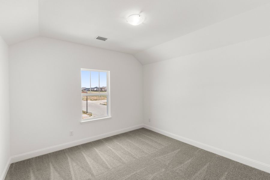 Spacious, unfurnished interior of a new home in Creekside, Royse City (Image 24).