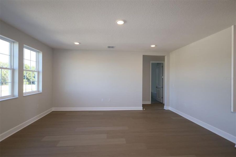 Spacious, unfurnished interior of a new home in Emerson Pointe, Apopka (Image 27).