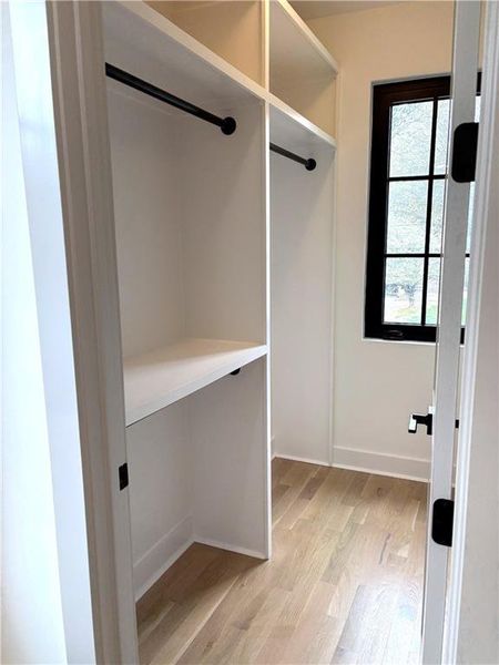 Spacious, unfurnished interior of a new home in , Roswell (Image 24).