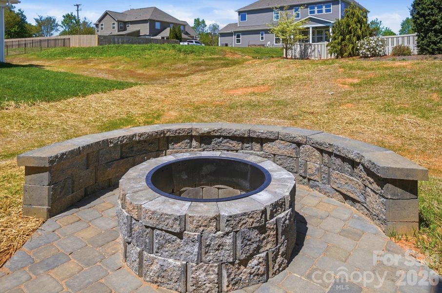 Exterior details and patio area of a home in Robinson Oaks, Gastonia (Image 25).