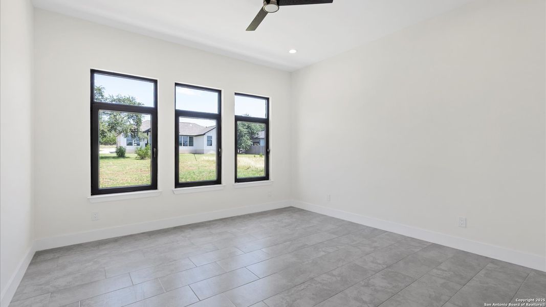 Spacious, unfurnished interior of a new home in , Blanco (Image 21).