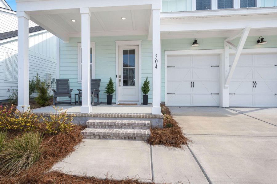 Exterior details and patio area of a home in , Summerville (Image 4).