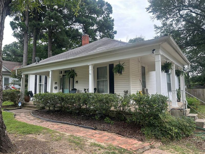 Front exterior of a new home in , Paris, TX, highlighting curb appeal (Image 21). Front exterior of a new home in , Paris, TX, highlighting curb appeal (Image 21).