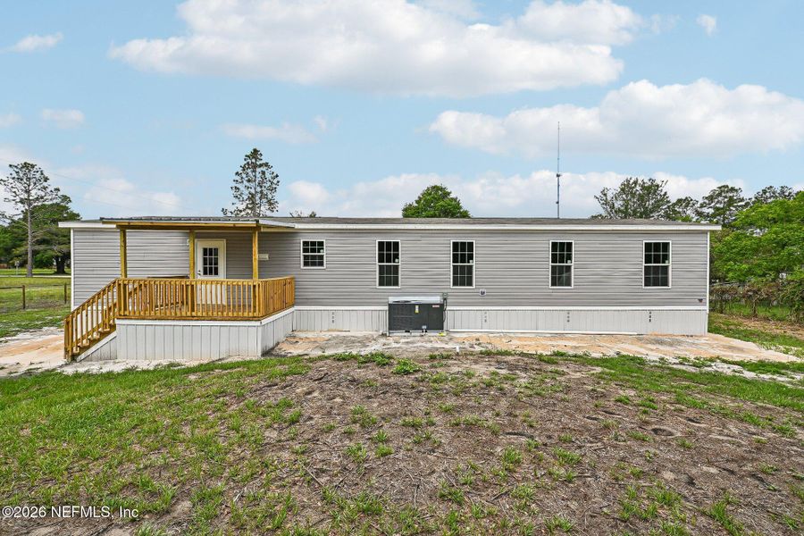 Exterior details and patio area of a home in , Starke (Image 21).