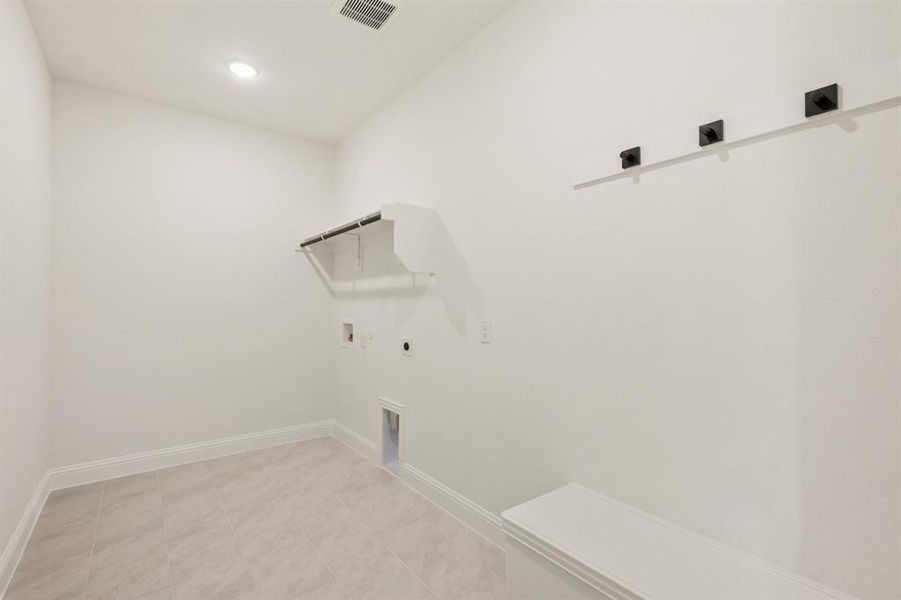 Spacious, unfurnished interior of a new home in Wildflower Ranch 60-65, Fort Worth (Image 22). Spacious, unfurnished interior of a new home in Wildflower Ranch 60-65, Fort Worth (Image 22).