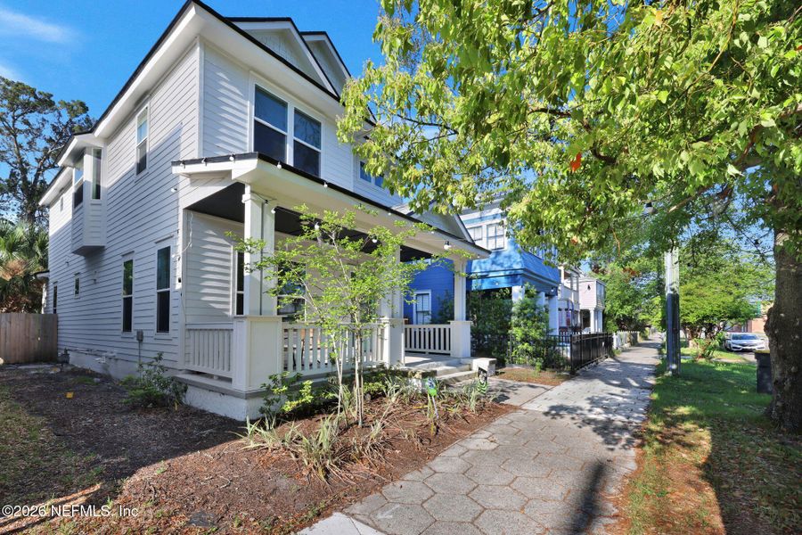 Exterior details and patio area of a home in , Jacksonville (Image 23).