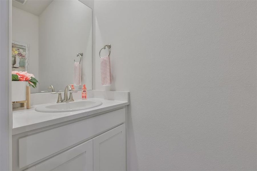 Close-up of interior finishes inside a home in Silverstone North, Palmetto (Image 21).