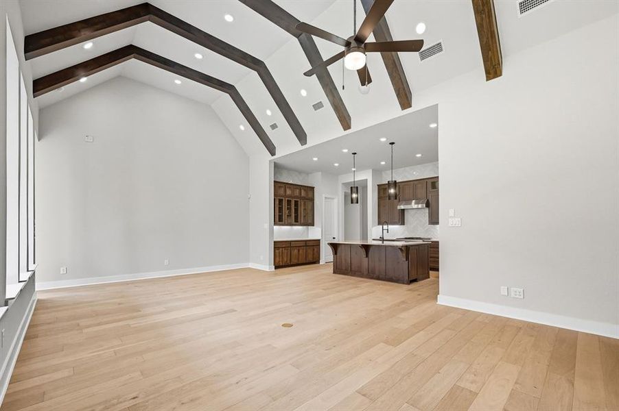 Spacious, unfurnished interior of a new home in Dove Hollow, Waxahachie (Image 10). Spacious, unfurnished interior of a new home in Dove Hollow, Waxahachie (Image 10).