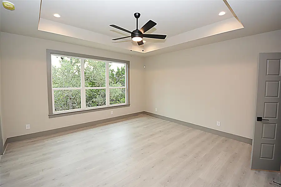 Spacious, unfurnished interior of a new home in , Fischer (Image 6).