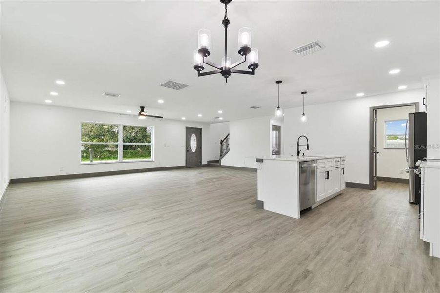 Spacious, unfurnished interior of a new home in , Tampa (Image 17).