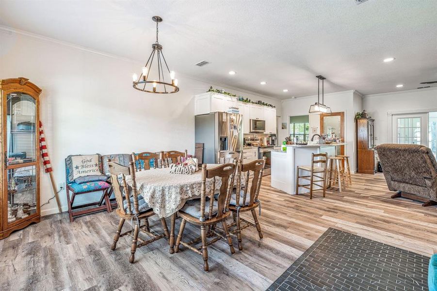 Furnished interior view inside a new home in , Comanche (Image 27).