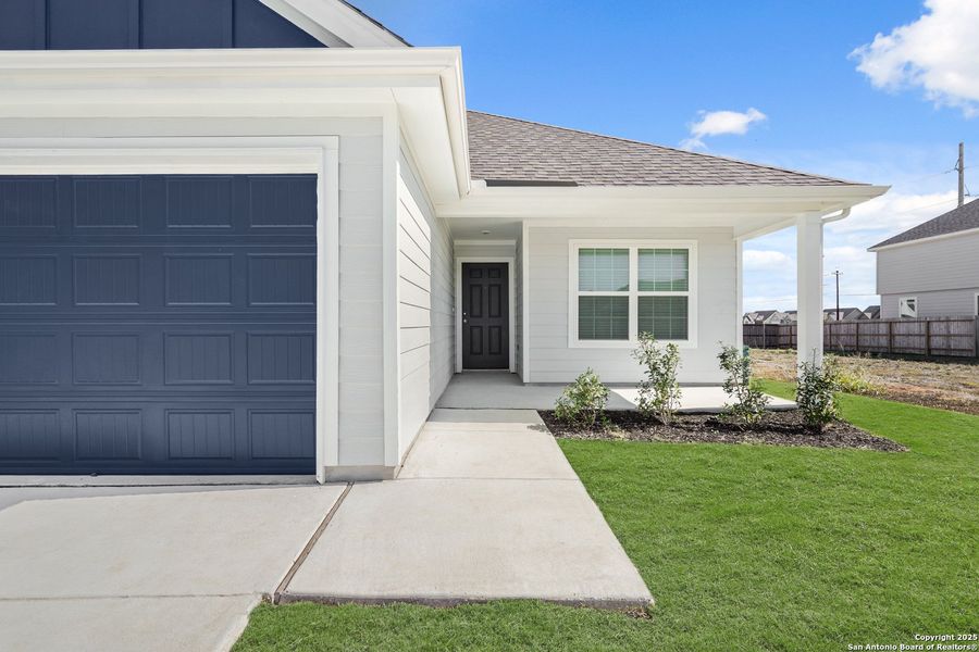 Exterior details and patio area of a home in Swenson Heights, Seguin (Image 19).