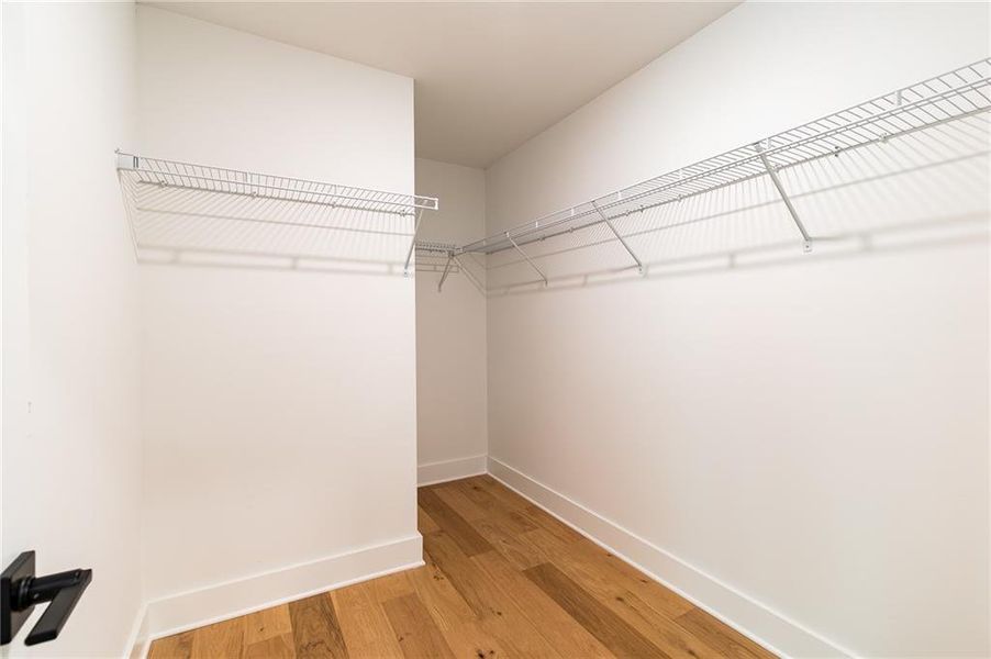 Spacious, unfurnished interior of a new home in , Gainesville (Image 36).