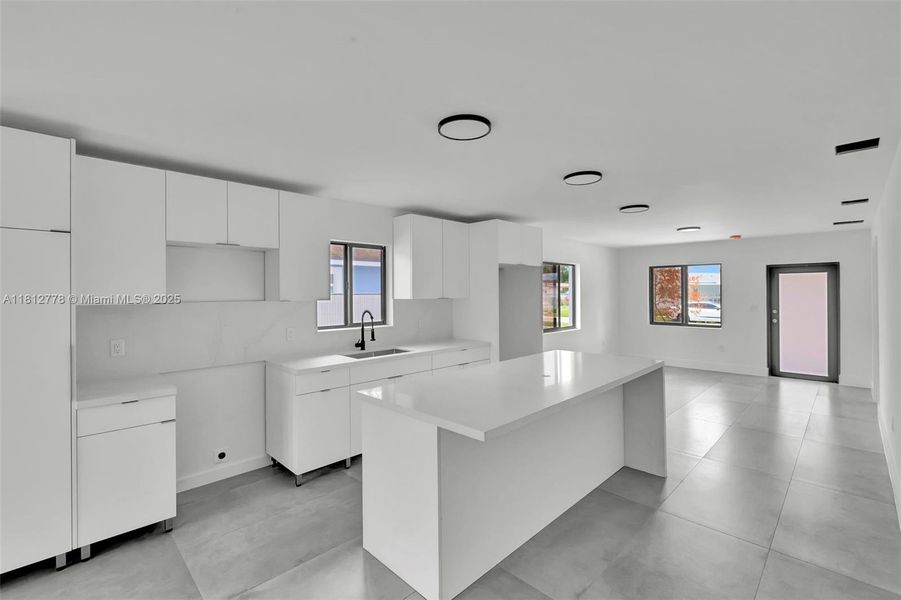 Spacious, unfurnished interior of a new home in , Miami Gardens (Image 36).