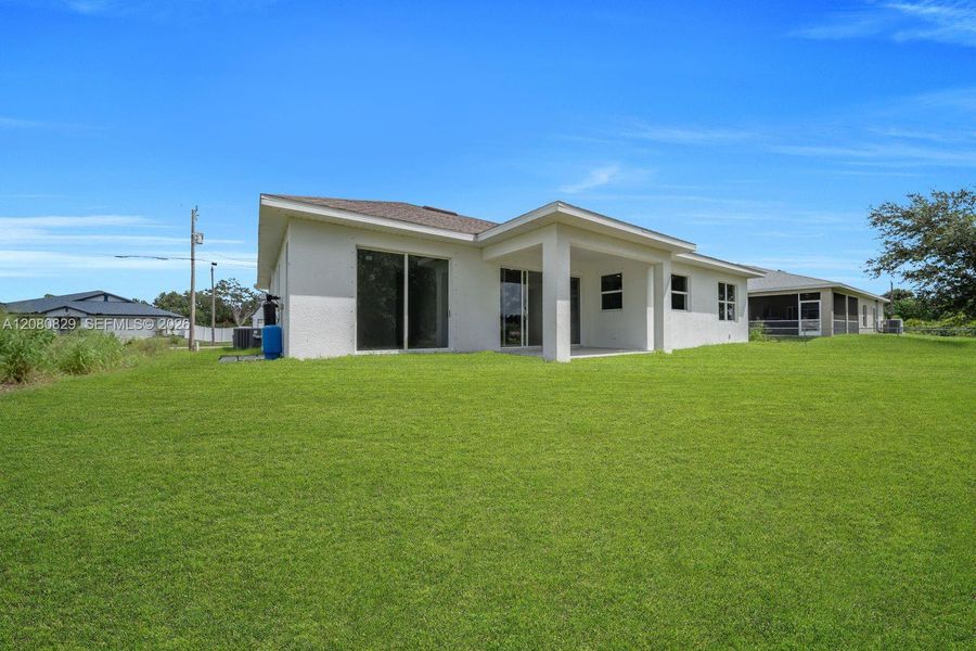 Exterior details and patio area of a home in , Lehigh Acres (Image 4).