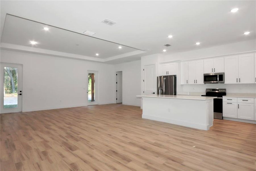 Spacious, unfurnished interior of a new home in , Ocala (Image 12).