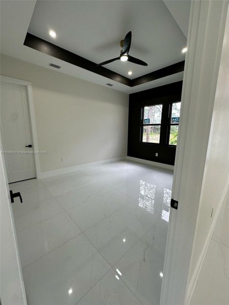 Spacious, unfurnished interior of a new home in , Lehigh Acres (Image 27).