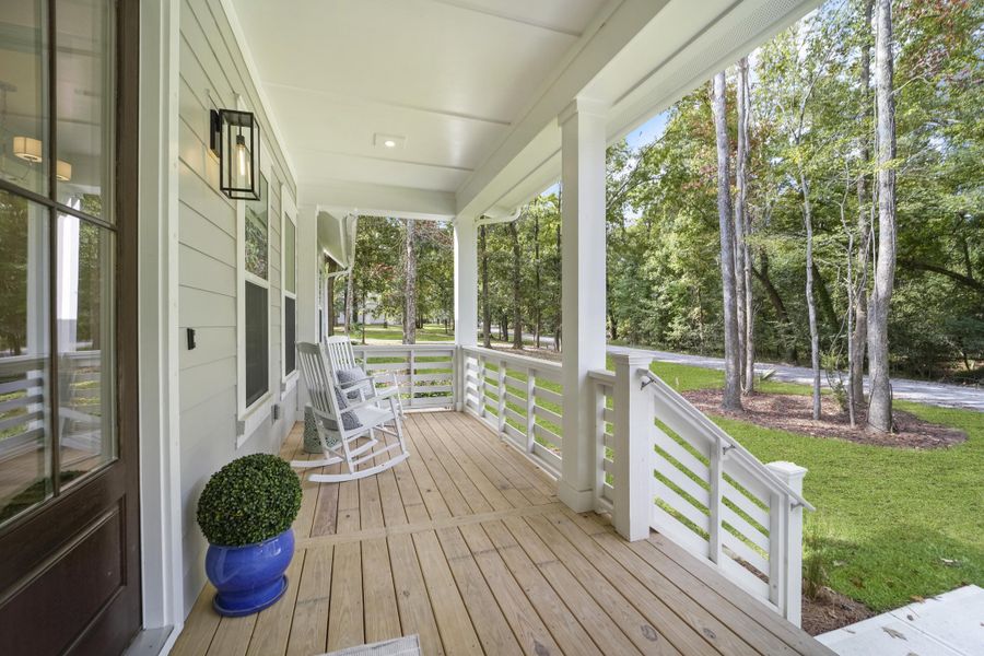 Exterior details and patio area of a home in , Hollywood (Image 3).