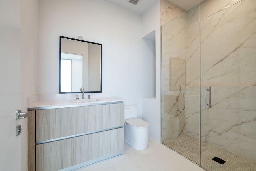 Secondary Ensuite bathroom Secondary Ensuite bathroom