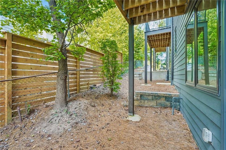 Exterior details and patio area of a home in , Decatur (Image 3).