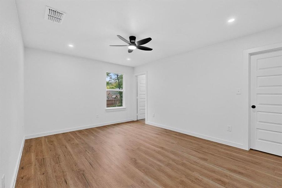 Spacious, unfurnished interior of a new home in , Seagoville (Image 31).