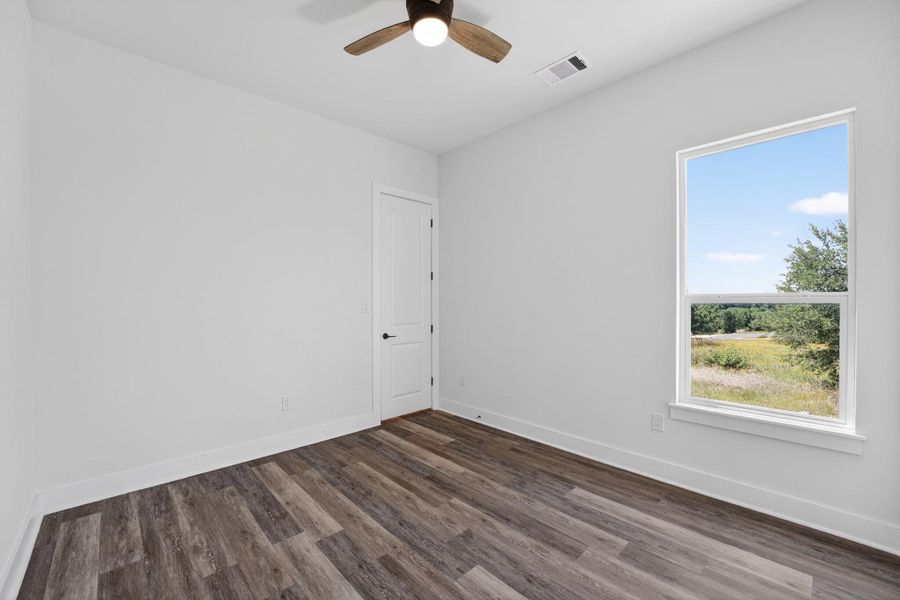 Spacious, unfurnished interior of a new home in , Horseshoe Bay (Image 33).