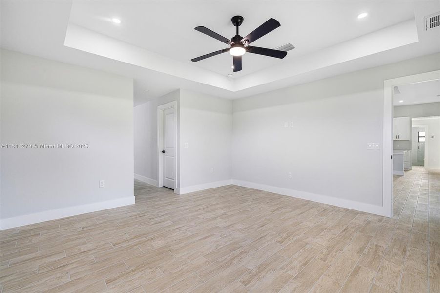 Spacious, unfurnished interior of a new home in , Lehigh Acres (Image 28).