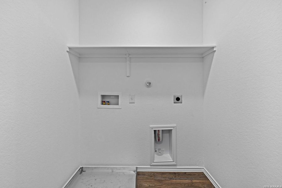 Spacious, unfurnished interior of a new home in Blue Ridge Ranch, San Antonio (Image 17).