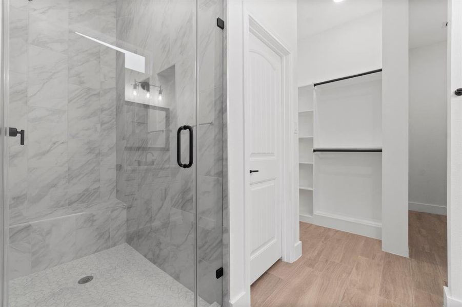 Master Bath Suite with walk in closet