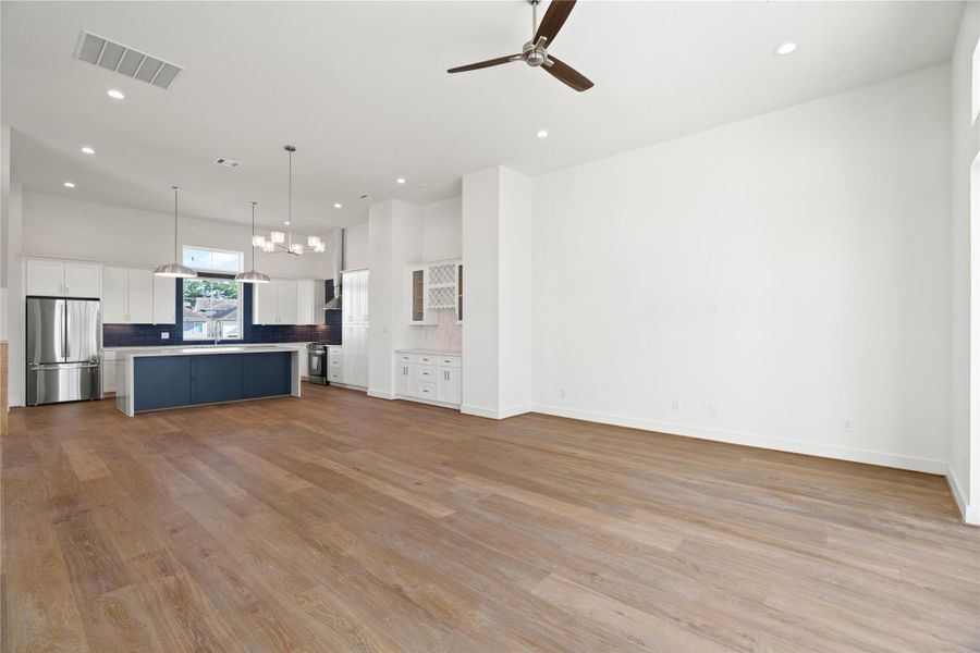 Spacious, unfurnished interior of a new home in , Houston (Image 14).