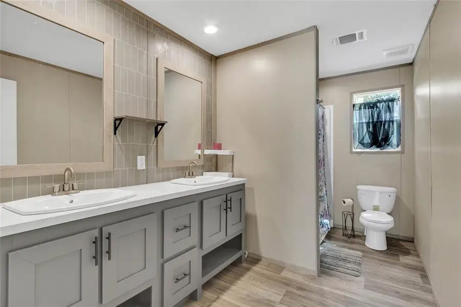 Furnished interior view inside a new home in , Homosassa Springs (Image 4).