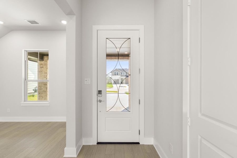 Spacious, unfurnished interior of a new home in Painted Tree, McKinney (Image 8).