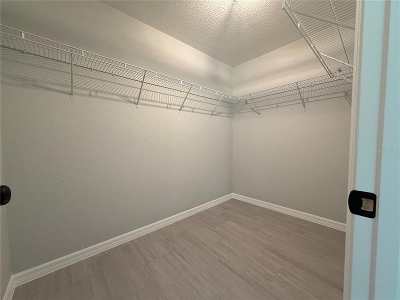 Spacious, unfurnished interior of a new home in , Ocala (Image 9).