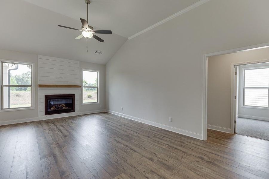 Spacious, unfurnished interior of a new home in , Jefferson (Image 19).