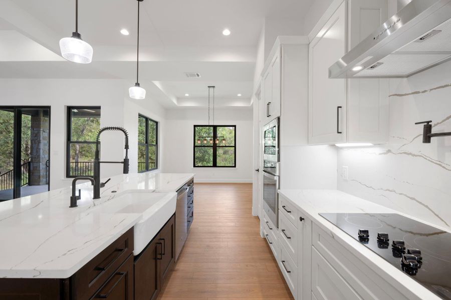 Spacious, unfurnished interior of a new home in , Horseshoe Bay (Image 14).