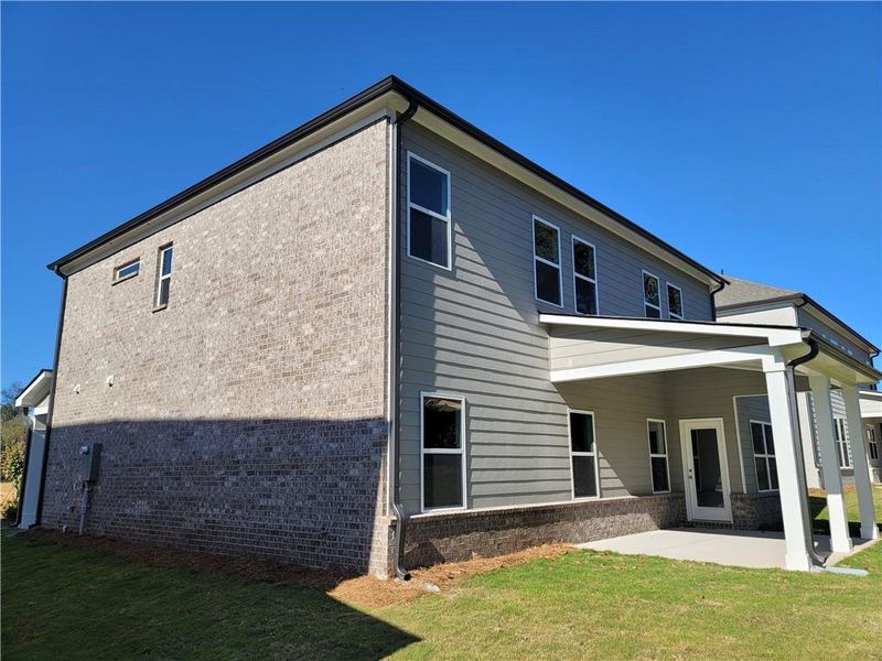 Exterior details and patio area of a home in Pinecrest Ridge, Dacula (Image 3).
