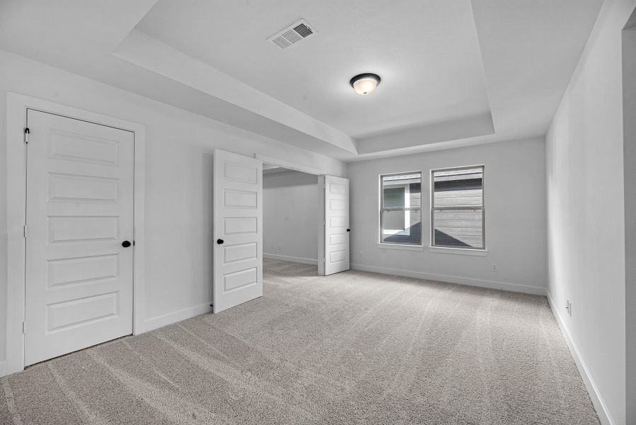 Spacious, unfurnished interior of a new home in Sienna, Missouri City (Image 24).
